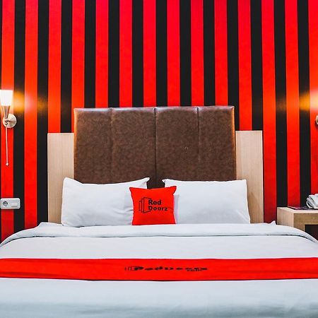 Reddoorz Plus Near Mall Panakukang Makassar Ngoại thất bức ảnh
