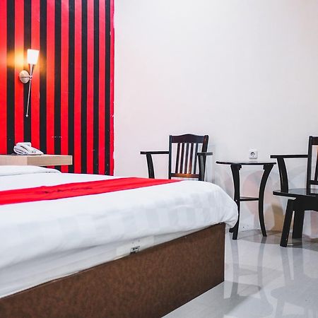 Reddoorz Plus Near Mall Panakukang Makassar Ngoại thất bức ảnh