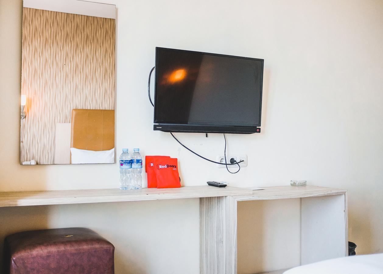 Reddoorz Plus Near Mall Panakukang Makassar Ngoại thất bức ảnh