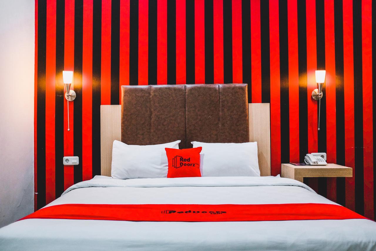 Reddoorz Plus Near Mall Panakukang Makassar Ngoại thất bức ảnh