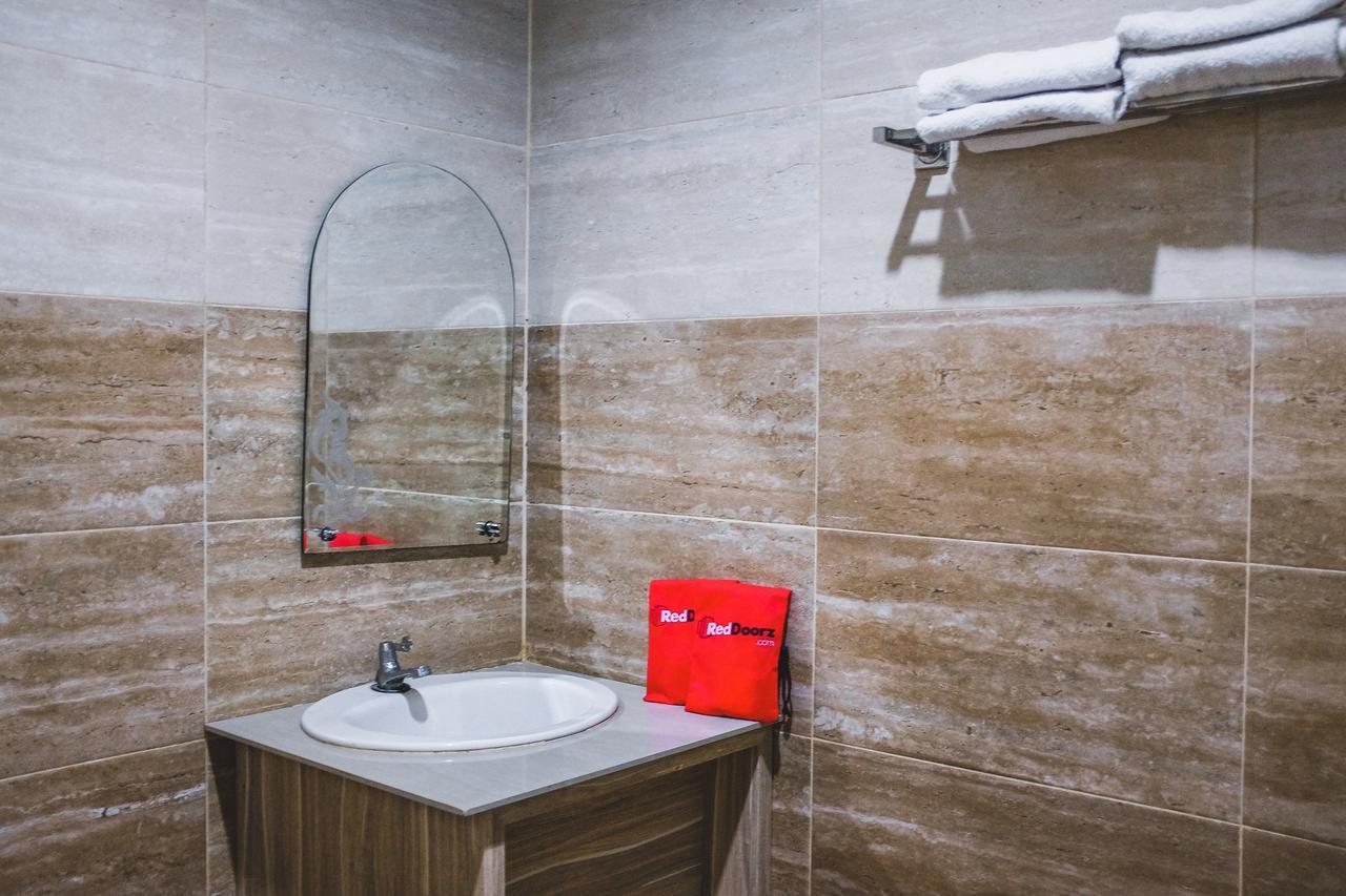 Reddoorz Plus Near Mall Panakukang Makassar Ngoại thất bức ảnh