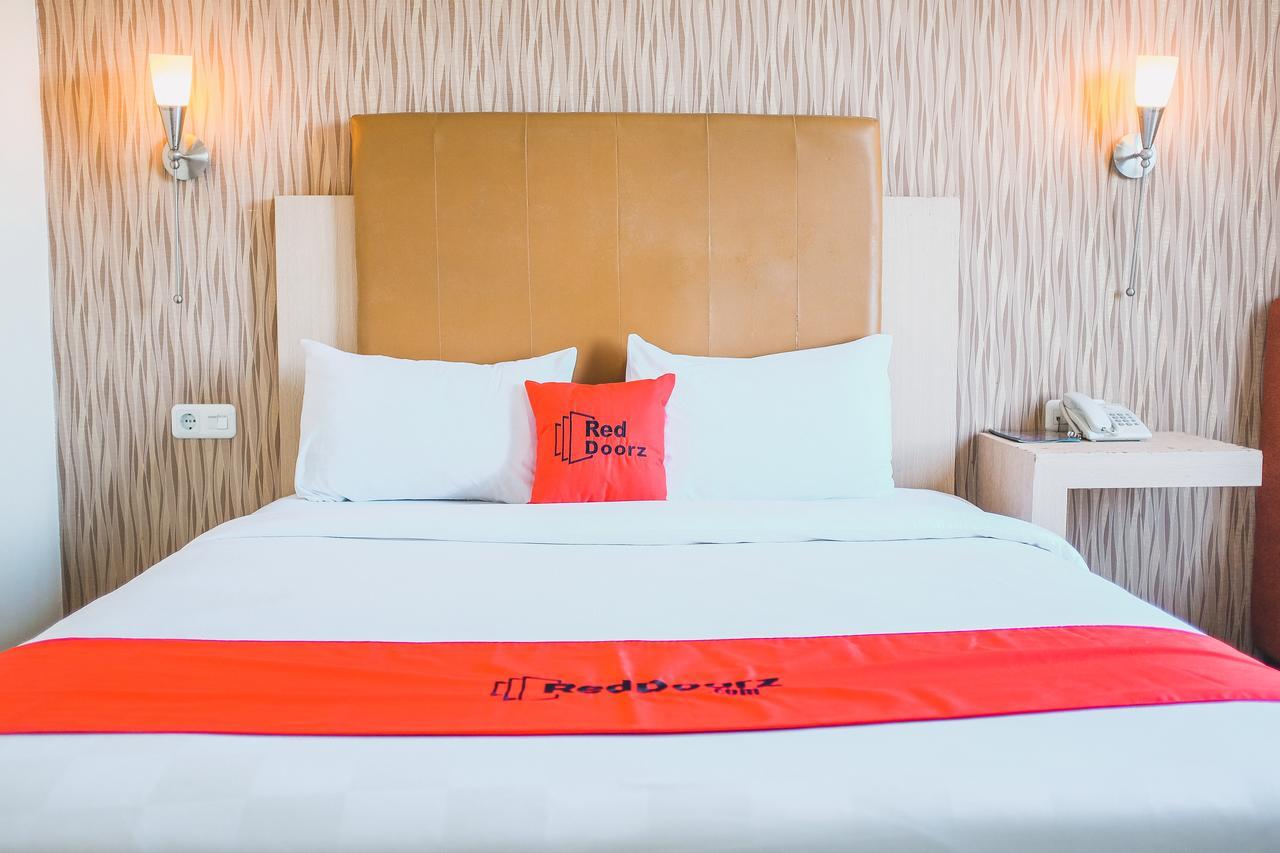 Reddoorz Plus Near Mall Panakukang Makassar Ngoại thất bức ảnh