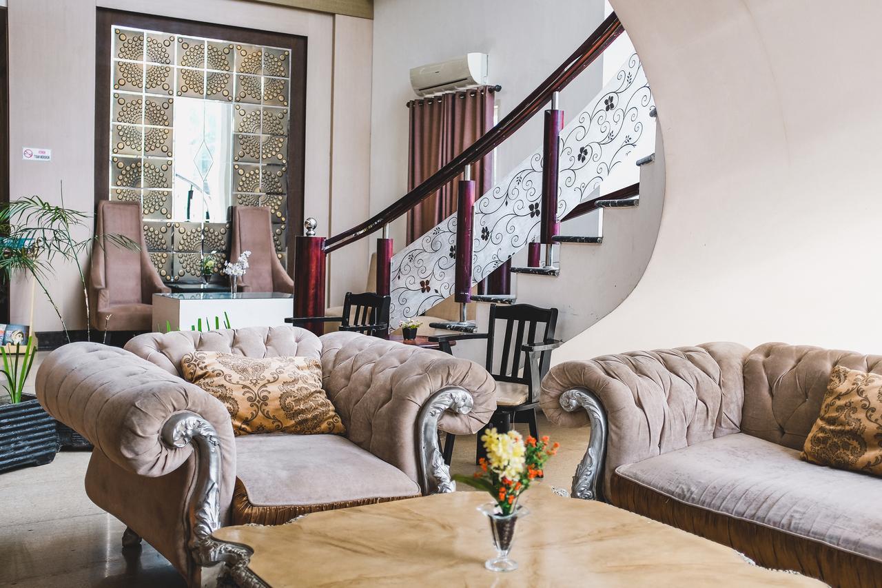 Reddoorz Plus Near Mall Panakukang Makassar Ngoại thất bức ảnh